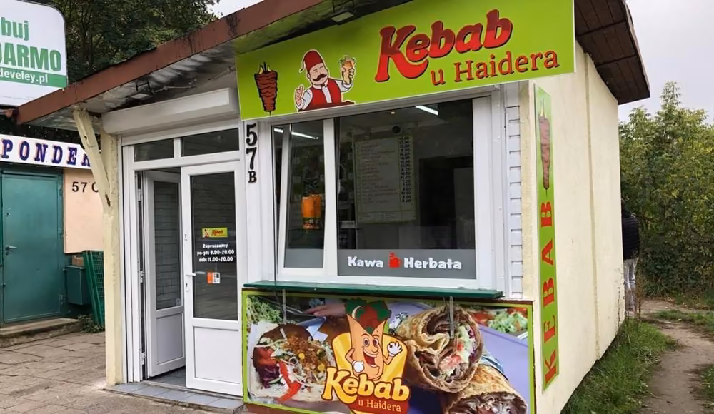 Budka z szyldem Kebab u Haidera przy ulicy Jagiellońskiej